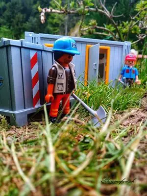 Playmobil Building the Garden Railway – photo 3 of 130