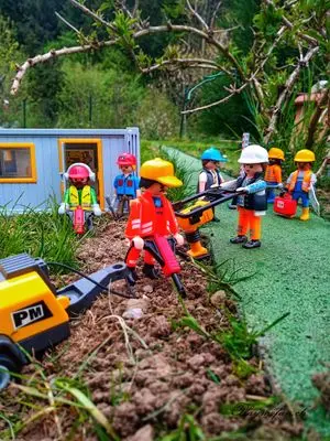 Playmobil Building the Garden Railway – photo 4 of 130