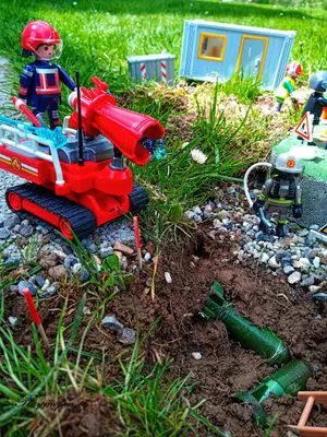 Playmobil Building the Garden Railway – photo 18 of 130