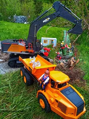 Playmobil Building the Garden Railway – photo 25 of 130