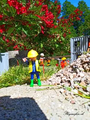 Playmobil Building the Garden Railway – photo 32 of 130