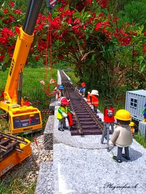 Playmobil Building the Garden Railway – photo 79 of 130