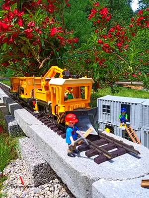 Playmobil Building the Garden Railway – photo 81 of 130