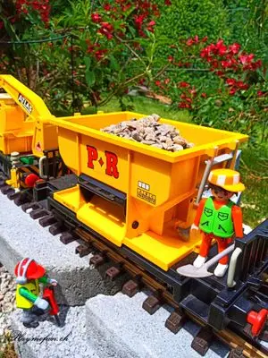 Playmobil Building the Garden Railway – photo 86 of 130