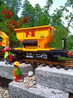 Playmobil Building the Garden Railway – photo 88 of 130