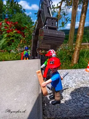 Playmobil Building the Garden Railway – photo 105 of 130