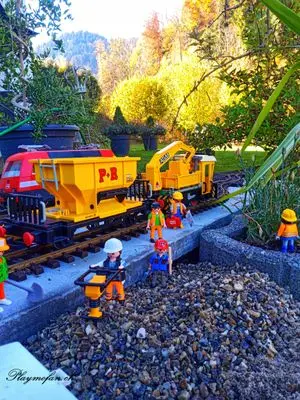 Playmobil Building the Garden Railway – photo 111 of 130