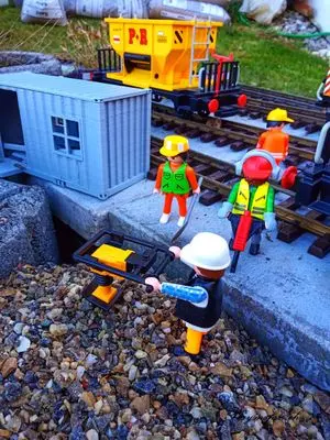 Playmobil Building the Garden Railway – photo 123 of 130