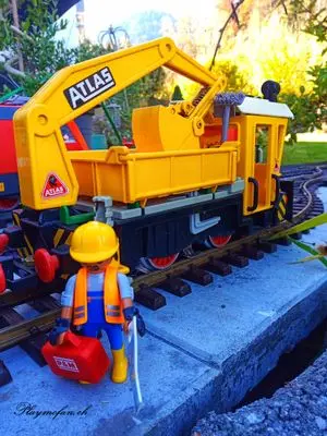 Playmobil Building the Garden Railway – photo 124 of 130