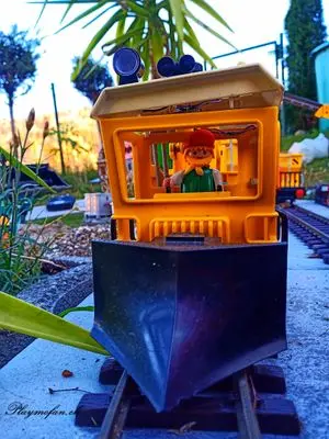 Playmobil Building the Garden Railway – photo 128 of 130