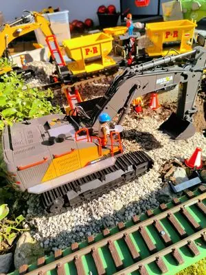 Playmobil Building the New Station – photo 6 of 19