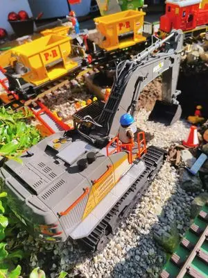Playmobil Building the New Station – photo 12 of 19