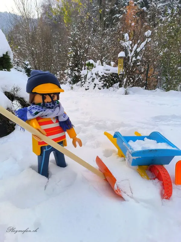 Shovelling Snow – See it in the album